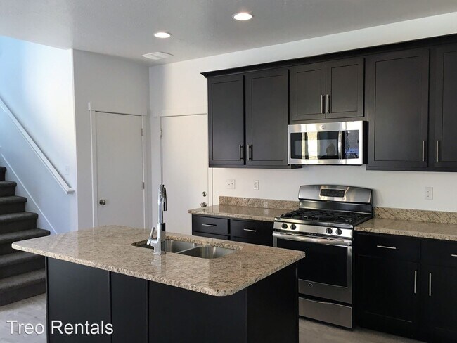 Photo - 3 br, 2.5 bath House - 5347 W Fallowfield ...