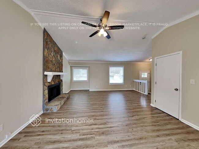 Photo - 4030 Leicester Dr NE