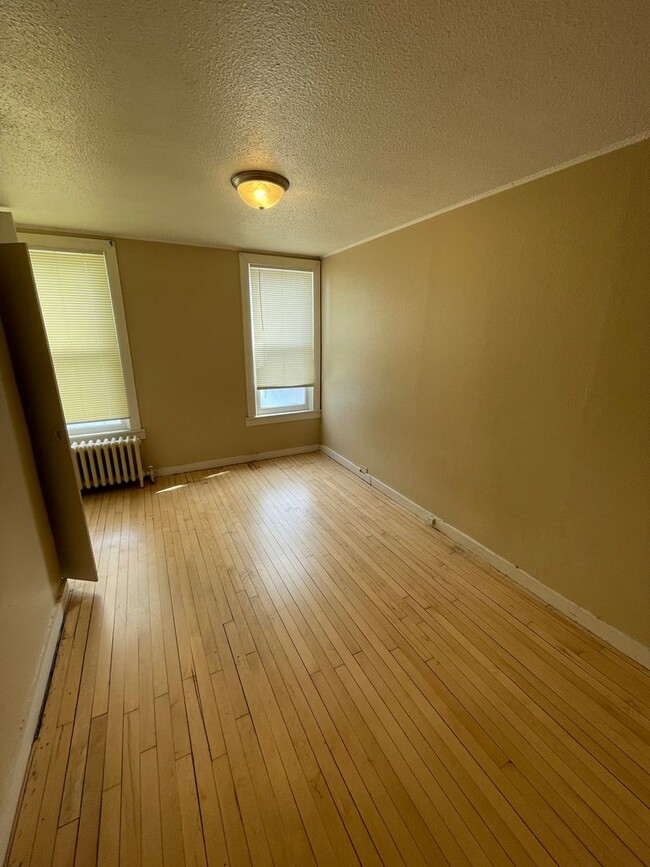 Photo - 327 W 4th St Unidad #2