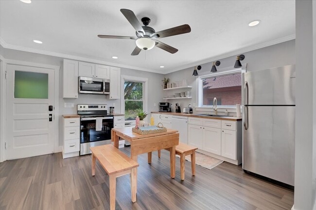 Photo - 355 E 400 N