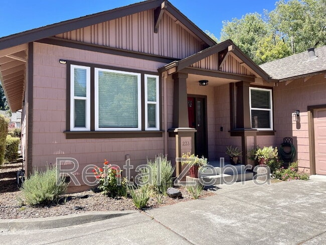 Photo - 233 Craftman Ct House