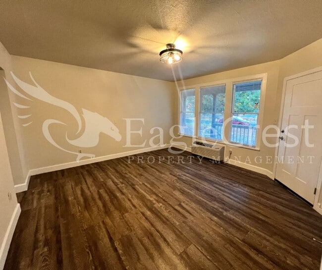 Photo - Sumach Four-Plex Unidad 1