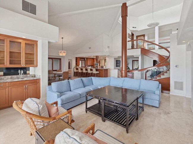 221 Portlock Rd