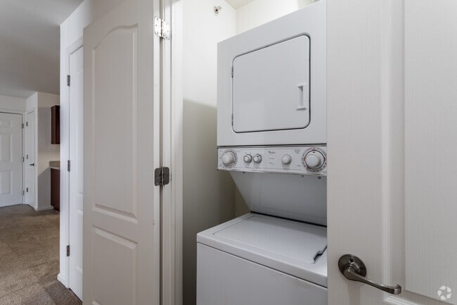 2BR Deluxe In Unit Laundry