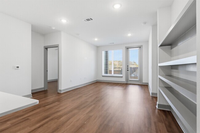 Photo - 1950 Winrock Blvd Unidad b2