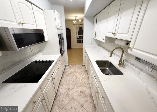 Photo - 4924 Van Walbeek Pl