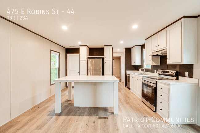 Photo - 475 E Robins St