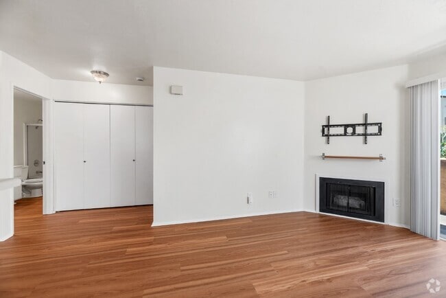 Building Photo - 215 Woodland Pky Rental