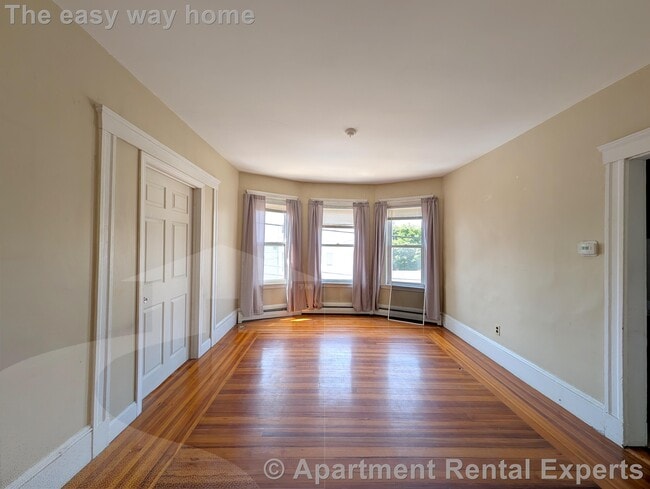 Building Photo - 49 Conwell Ave Unit #2 Rental