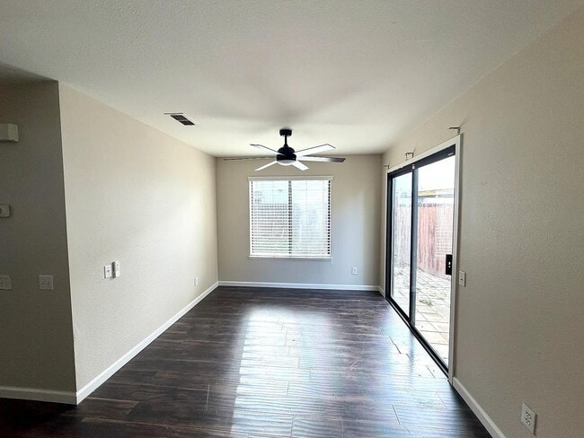 Photo - 661 Mockingbird Ln
