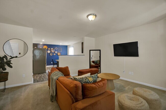 Photo - 565 Stockton Way