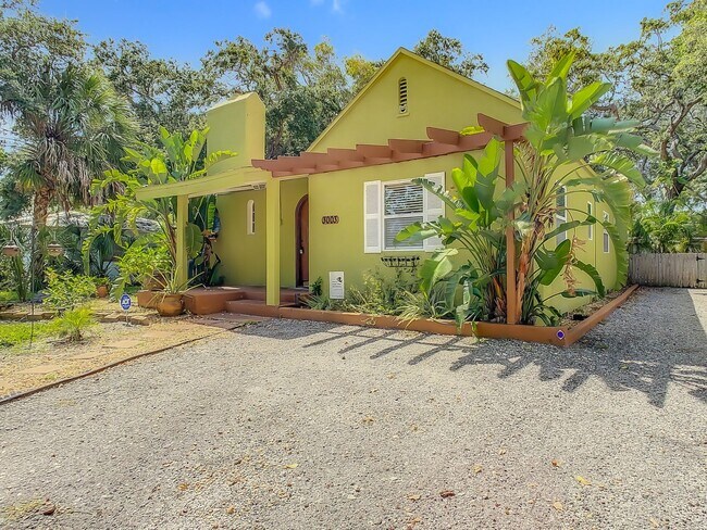 Charming Three bedroom one bath with huge ... - Charming Three bedroom one bath with huge ... Casa