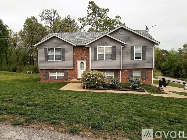 Building Photo - NEWLY PAINTED INSIDE!!! Available May 15 Rental