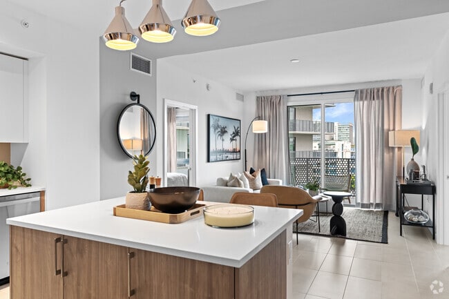 2BR, 2BA - 1,033SF - Kitchen