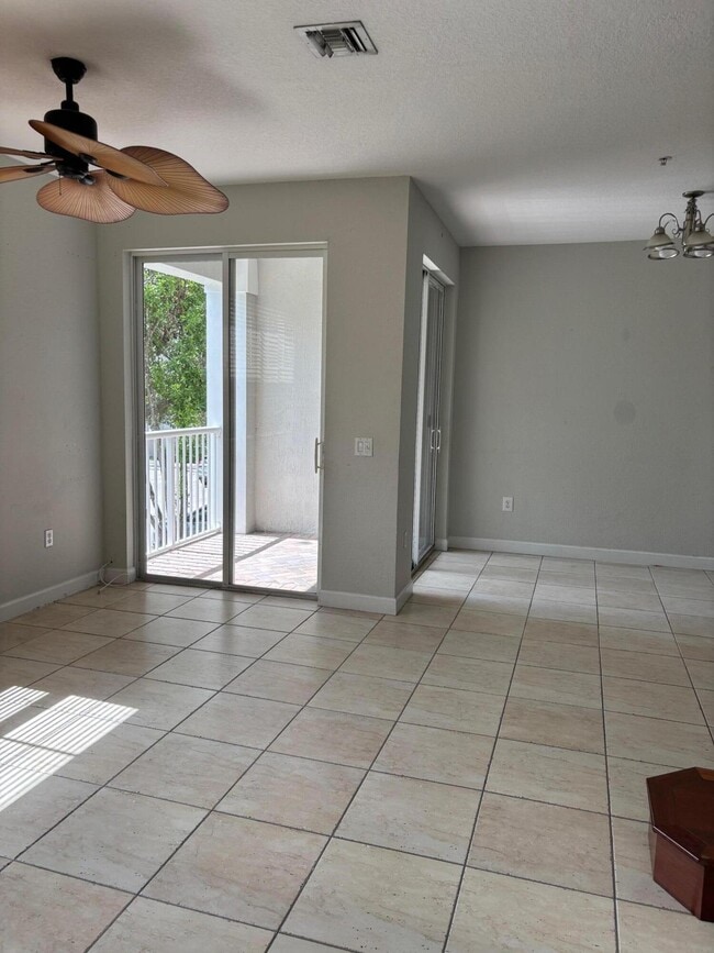 Photo - 1118 Shoma Dr