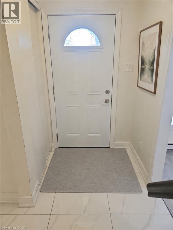 Photo - 451 Albert St