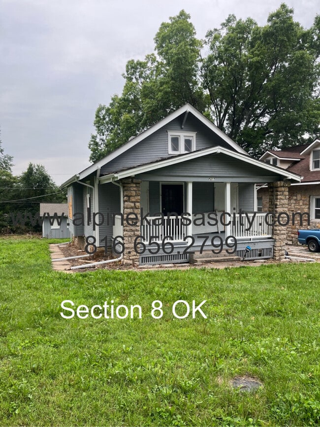 Building Photo - Updated Bungalow in Center District! Rental