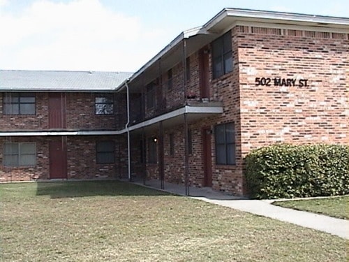 402 Mary St