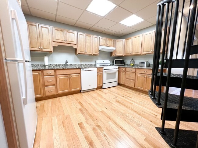 Photo - 139 R Linden St Unit 2