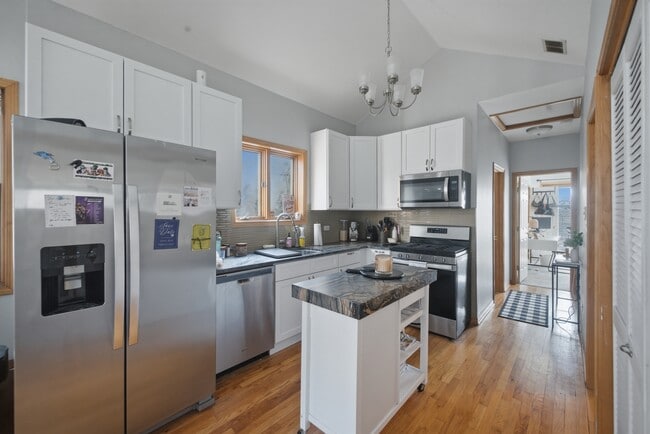 Photo - 844 N Wood St Unidad 3