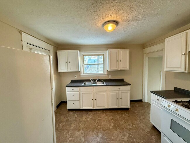 2157 10th St SW