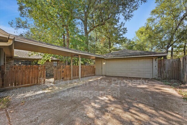 Photo - 208 Cliffbrook Ln