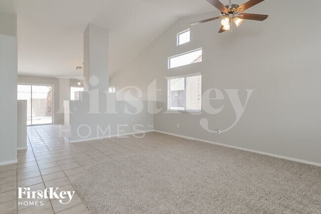 127 E Tamarack Dr