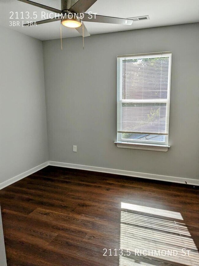 2113.5 Richmond St