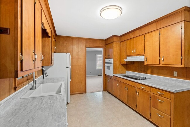 Photo - Available 5/9! Charming & Convenient Brick Ranch