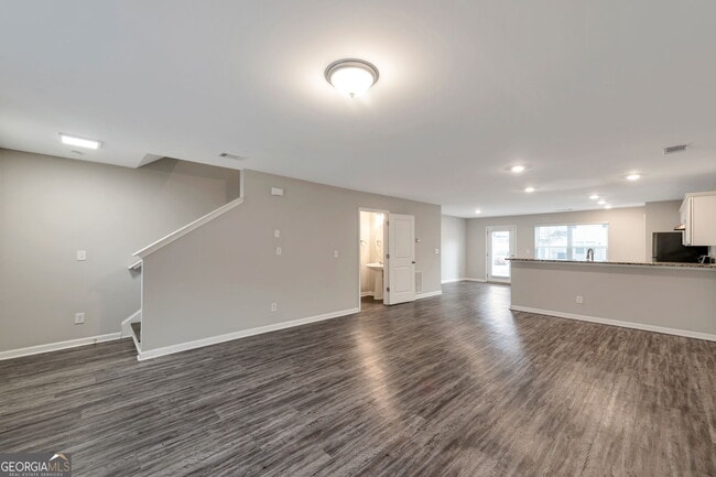 Photo - 320 Ashigan St