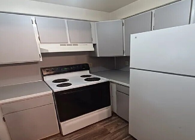Photo - 988 E Holly St Unit #988