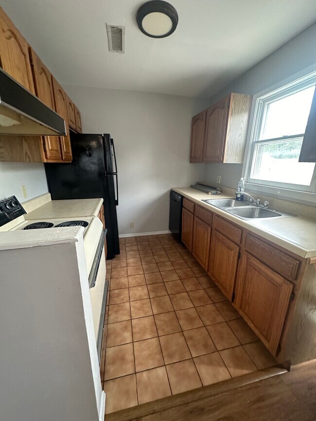 Photo - 605 S Main St