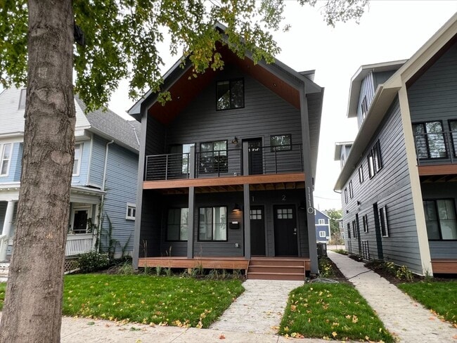 Building Photo - 1110 7th St SE Unit #1 Rental