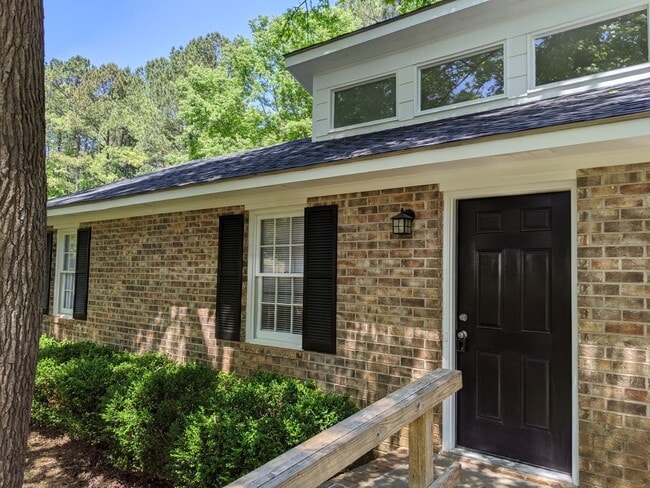 Building Photo - AVAILABLE IN SEPTEMBER 2025! Rental