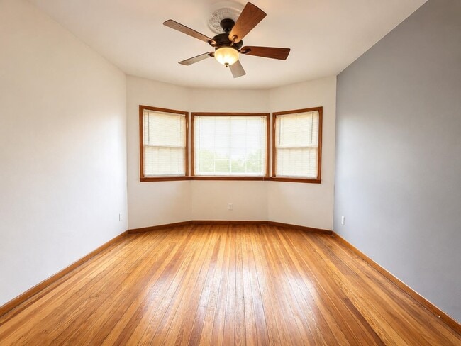 Building Photo - 38 W 53rd St Unit 1
