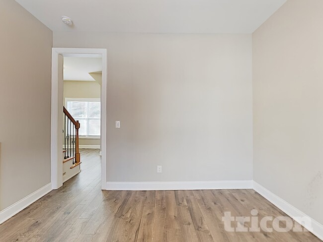 Photo - 465 Hunter Way