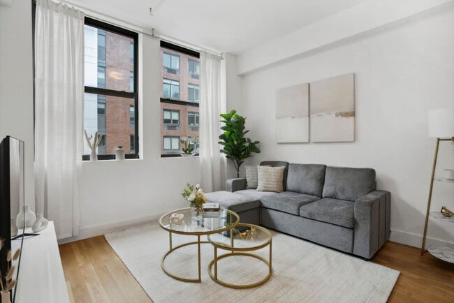 Building Photo - 517 W 45th St Rental