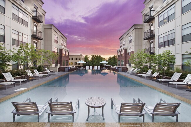 Photo - Cosmopolitan on the Canal