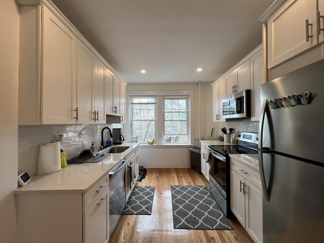 Photo - 269 Huron Ave Unit 4