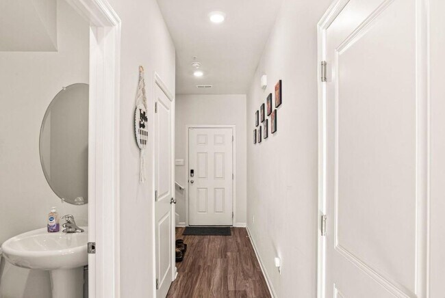 Photo - 310 Maple Run Dr