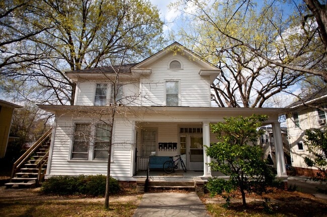 Building Photo - Live in a historic house close to UNC - Cameron-McCauley Historic District!