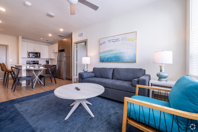 2 habitaciones, 2 baños - 995 pies cuadrados - Sala de estar - The Metropolitan 55+