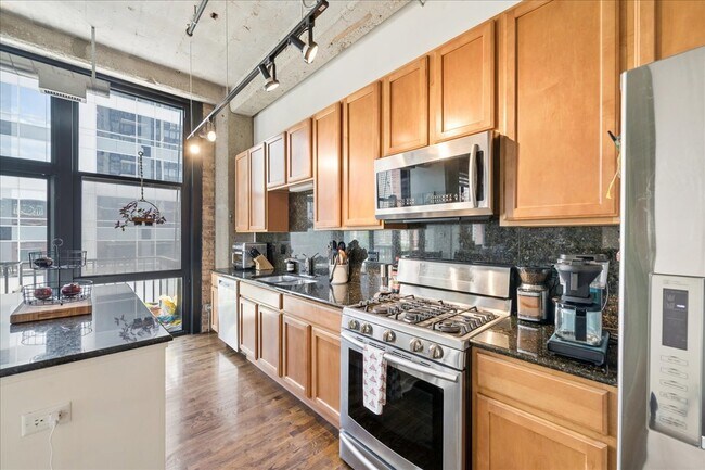 Photo - 210 S Desplaines St