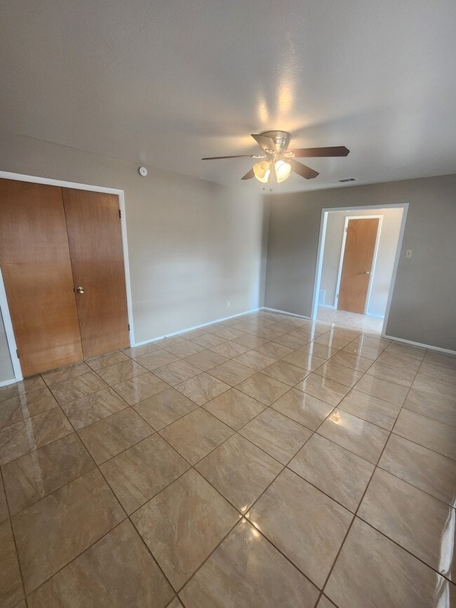 Photo - 3 bed 2 bath home, 2 car garage
