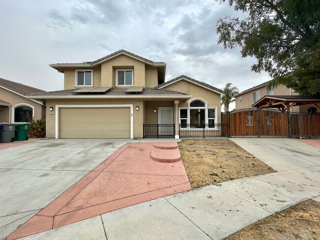 Building Photo - Available Now! Rental
