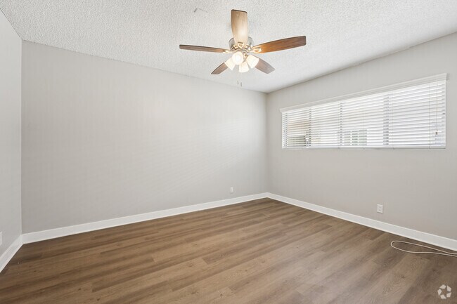1BR, 1BA - 860SF - Bedroom