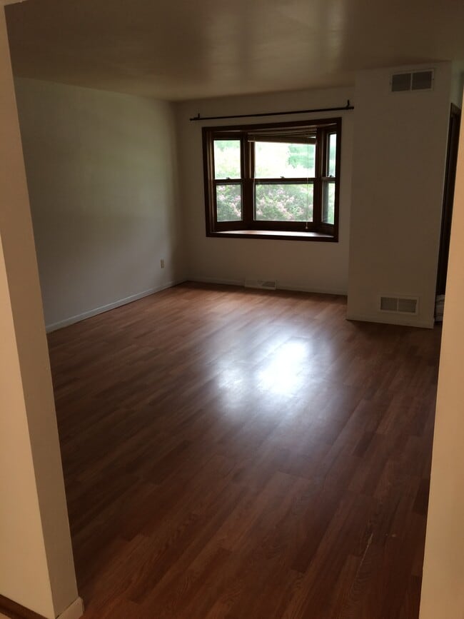 Building Photo - 110 Johnston Dr Unit 114
