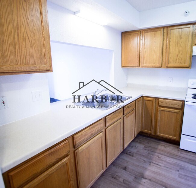 Photo - 146 S Broadway Ave Unit 203