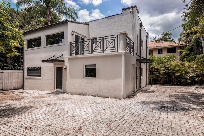 Building Photo - 2742 Coacoochee St Unit 2