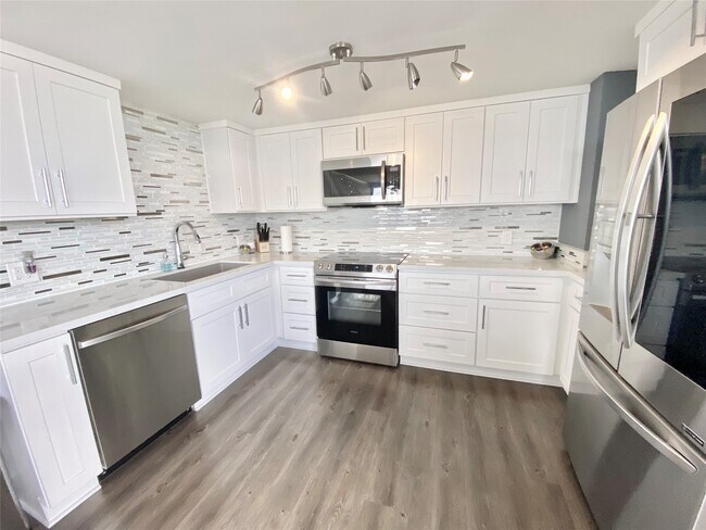 Photo - 2016 Main St Unit 1702